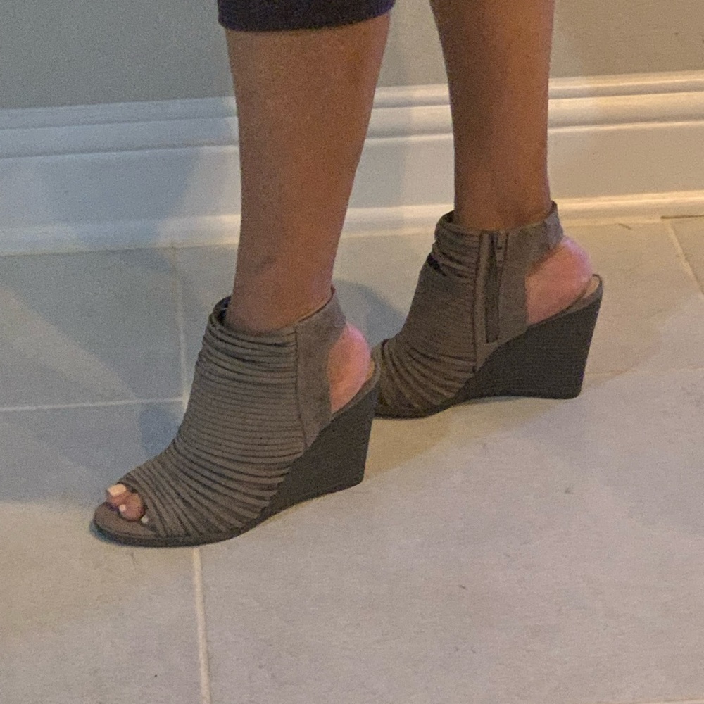 Tan wedges - Picture 2 of 5